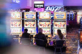 Bàn Baccarat và Roulette Live Casino tại xsmnthu2 cho người chơi Việt